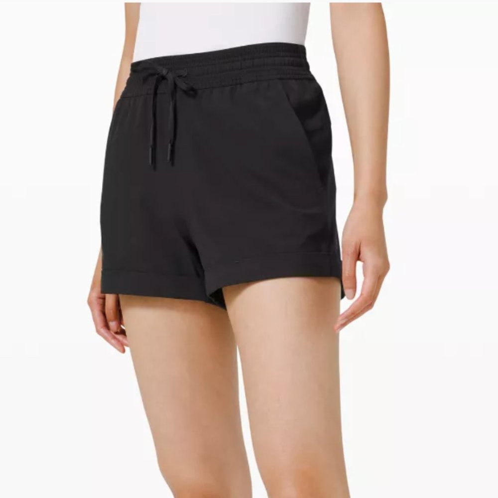 Lululemon Spring Break Away Short Black Size 8